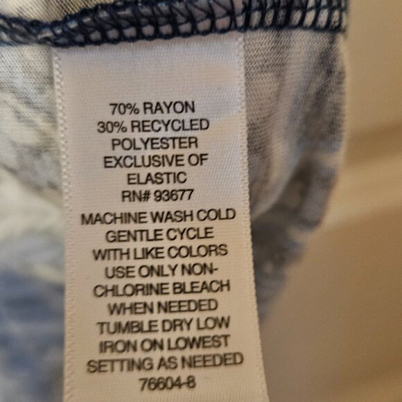 EUC Liz Claiborne Split Crew Neck Short Sleeve Blouse Blue Paisley 2X - Picture 5 of 6